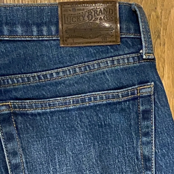 Lucky Jeans// straight cut crop jeans- size 30 - Picture 2 of 8